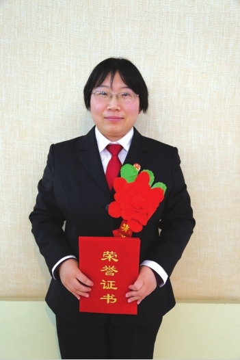 法制报:巾帼女法官:在司法为民中绽放光彩 - 平顶山市中级人民法院