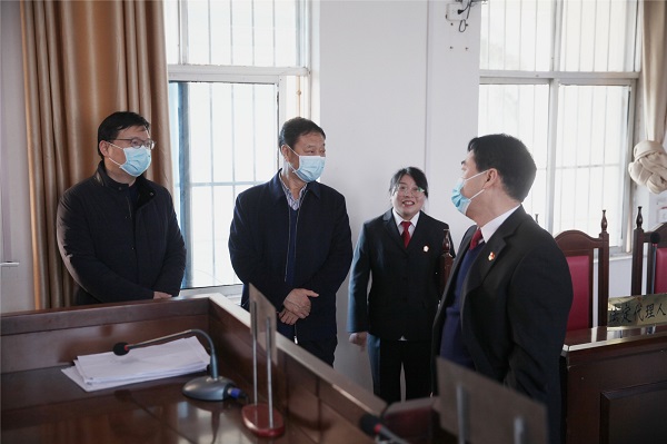 院长王树茂到叶县三常路法庭看望慰问基层干警和"全国优秀法官"谢小丽